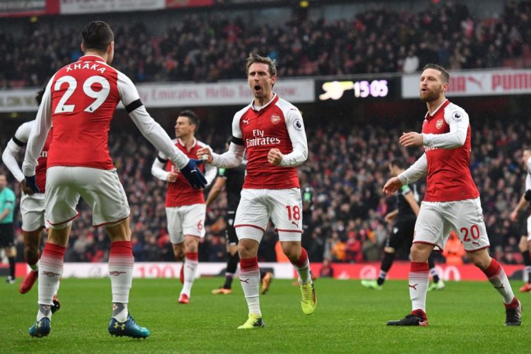 Arsenal houdt zich in na krankzinnige openingsfase