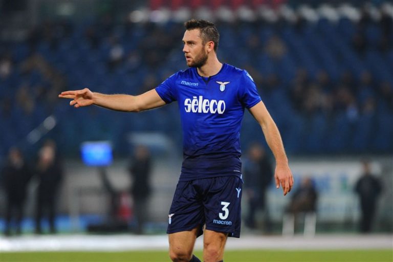 De Vrij boekt ruime zege met Lazio