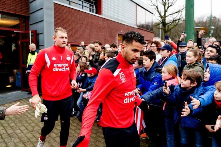 MAHER GEWOON MET PSV MEE NAAR VS