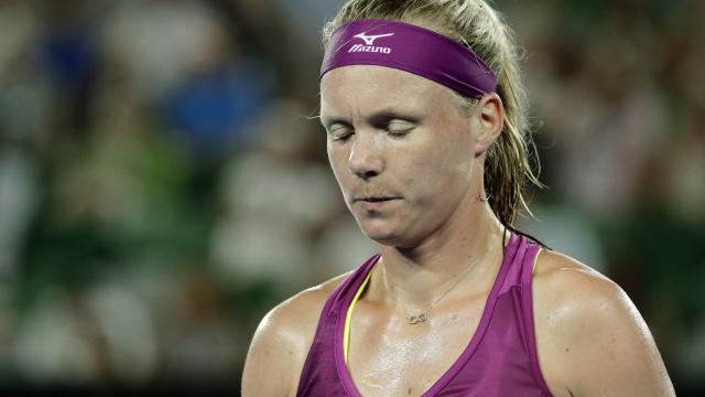 Zieke Bertens geeft op in eerste ronde Sint-Petersburg