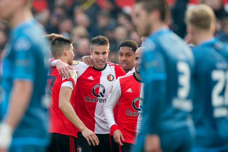 Van Persie schiet matig Feyenoord naar zege