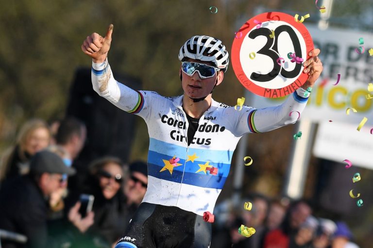 Van der Poel evenaart record Nys
