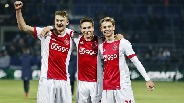 Ten Hag prijst ‘heel overtuigend’ Ajax na belangrijke zege in Zwolle