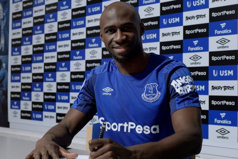 City verhuurt Mangala aan Everton