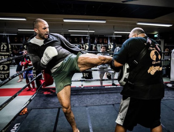 Badr Hari wil geen privévragen en geen staredown