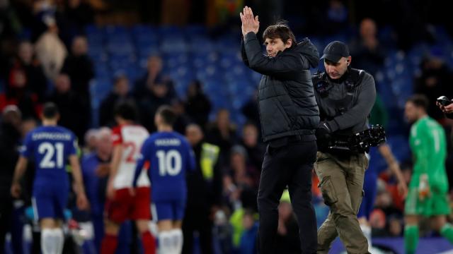 Bekritiseerde Conte prijst zich gelukkig met steun Chelsea-fans