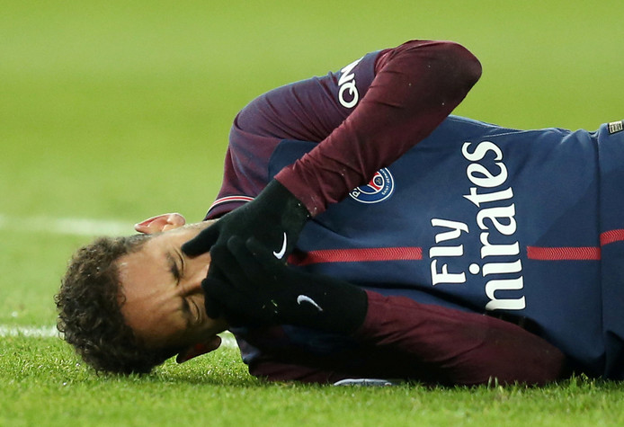 Vader Neymar: Hij is zes tot acht weken uitgeschakeld