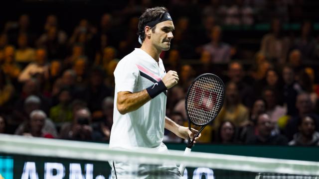 Feestvierende Federer speelt ‘beste partij van toernooi’ na korte nacht