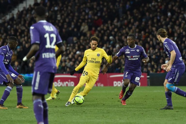 Neymar helpt PSG aan overwinning