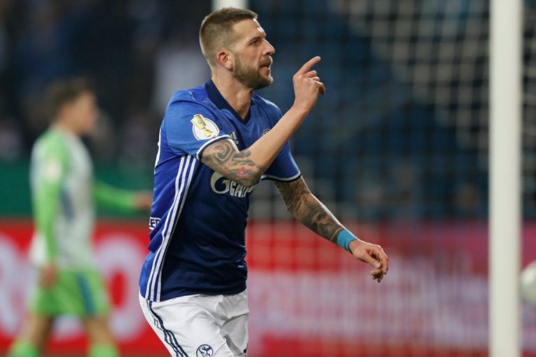 Schalke schakelt Wolfsburg uit in beker