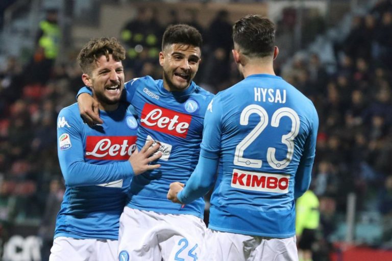Napoli haalt hard uit tegen Cagliari