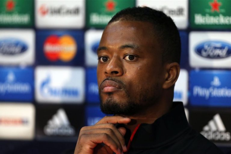Omstreden Evra terug naar Premier League
