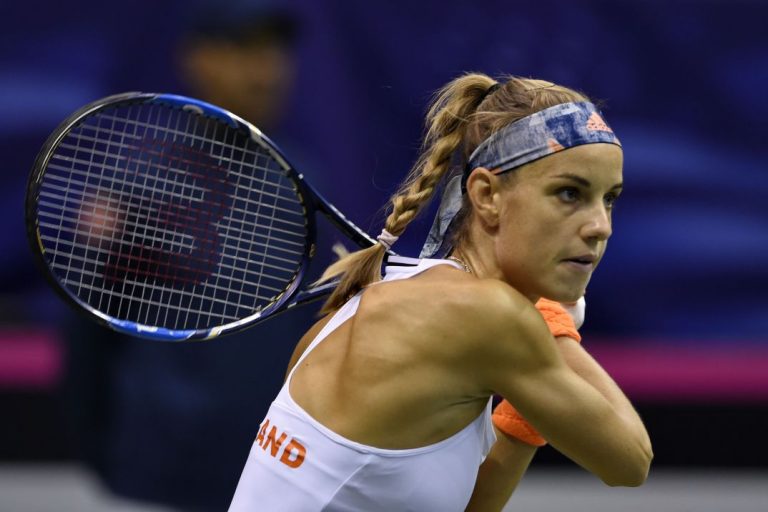 Tennister  rus naar  tweede ronde acapulo
