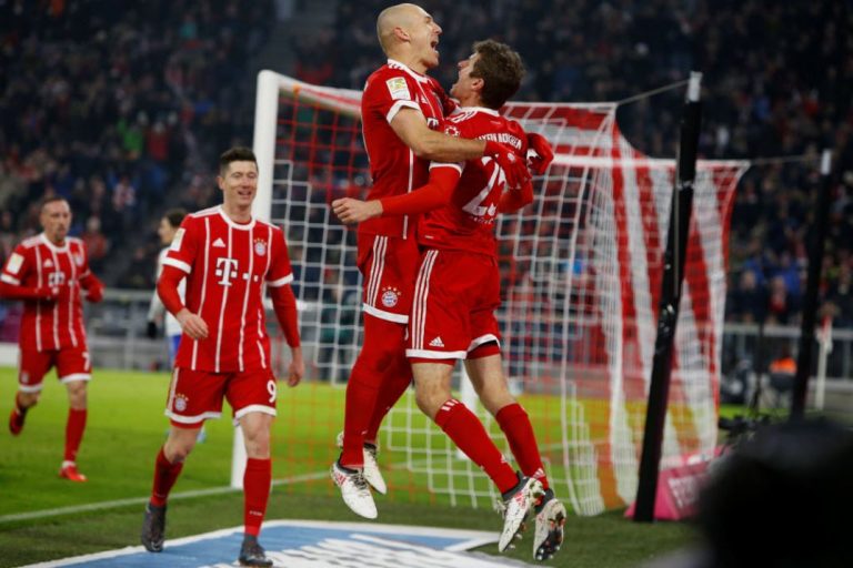 Robben wint met Bayern van Schalke’04