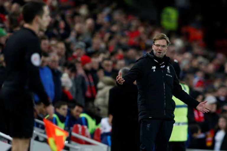 Klopp bijt op tong uit angst voor recordboete