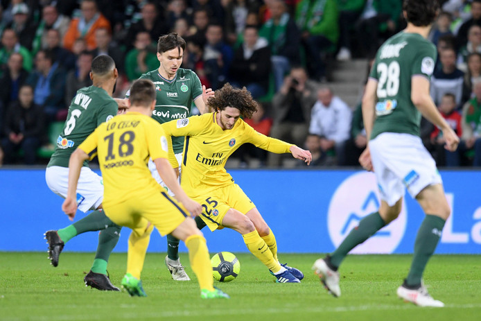 Paris Saint-Germain ontsnapt aan nederlaag bij Saint-Étienne