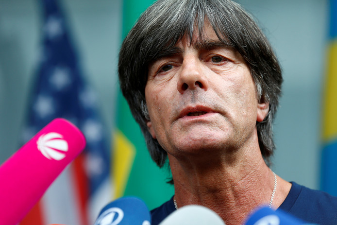 Joachim Löw wist niets van besluit Özil