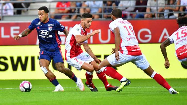 Pijnlijke tik voor Depay en Lyon