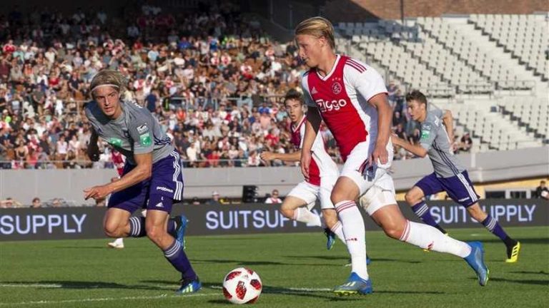 Ten Hag leeft mee met Dolberg