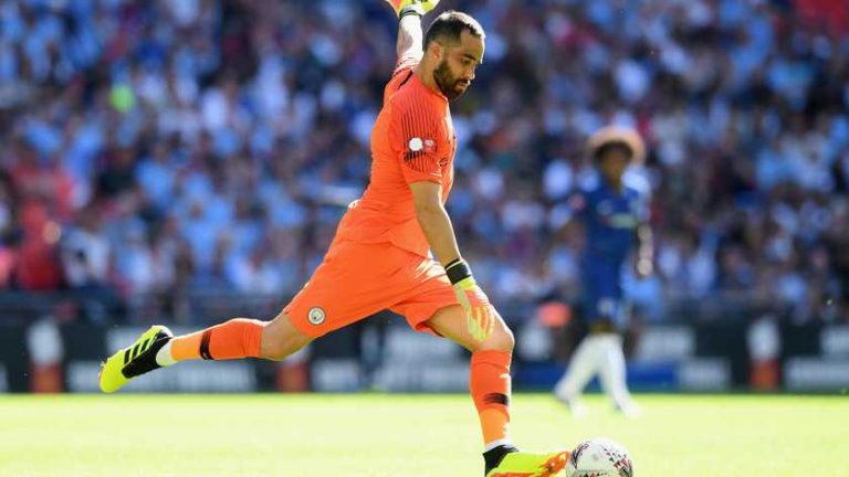 Zware blessure doelman Bravo van City