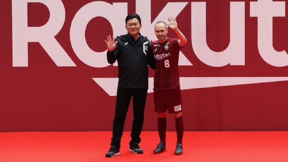 Imitator van Iniesta moet 50.000 man tevreden stellen in Tokyo