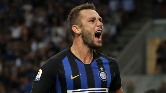 Scorende De Vrij kan minicrisis bij Internazionale niet voorkomen