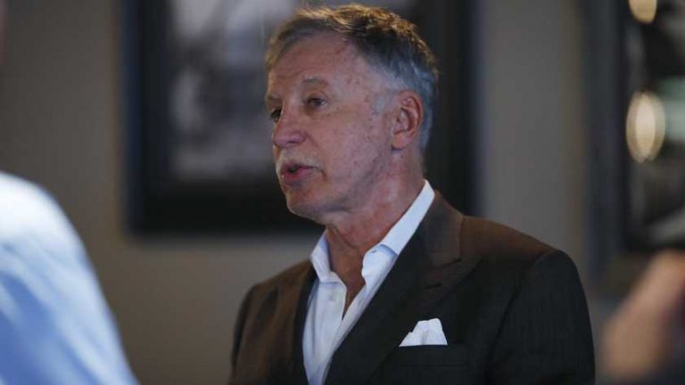 Kroenke wil Arsenal helemaal in handen hebben