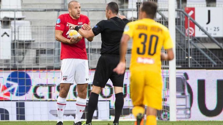 Vlaar in zak en as na uitschakeling AZ