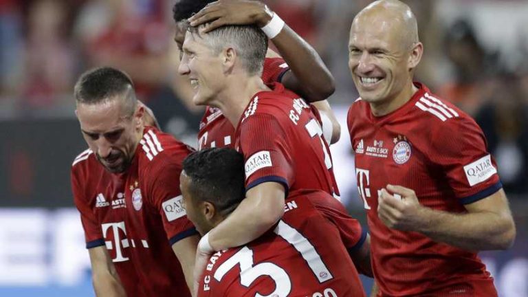Robben scoort bij afscheid Schweinsteiger