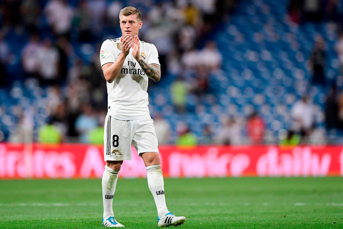 Waarom zijn de stadions van Real en Barça maar voor de helft gevuld?