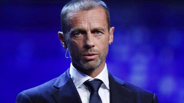 UEFA wil VAR vanaf volgend seizoen invoeren in Europese bekertoernooien