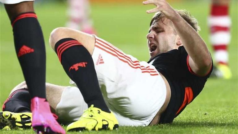 Shaw was bijna been kwijt na tackle PSV’er Moreno