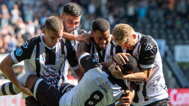 Heracles bezorgt AZ eerste nederlaag