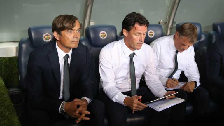 Cocu ziet lichtpuntjes bij Fenerbahçe
