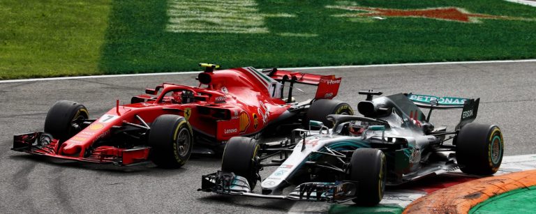 Race: Hamilton en Mercedes kloppen Ferrari na grimmig gevecht op Monza