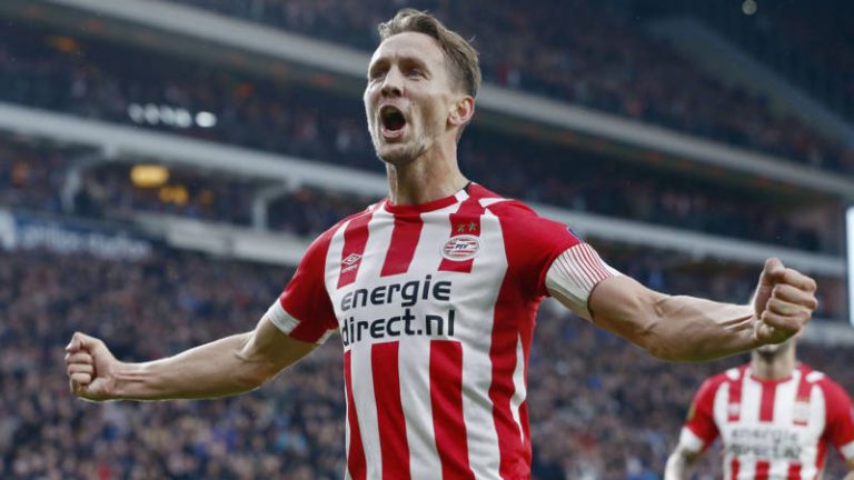 PSV legt defensieve zwakte Ajax genadeloos bloot in topper