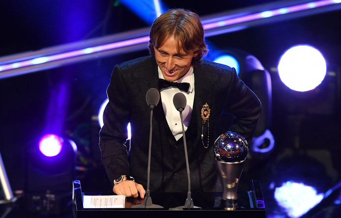 Modric stoot Ronaldo van troon als beste voetballer ter wereld