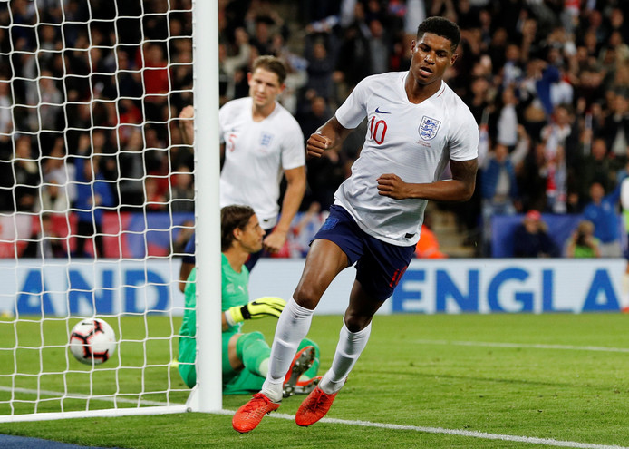 Rashford brengt Engeland langs Zwitserland
