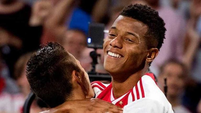 Verhalen over 33 miljoen euro strelen Neres