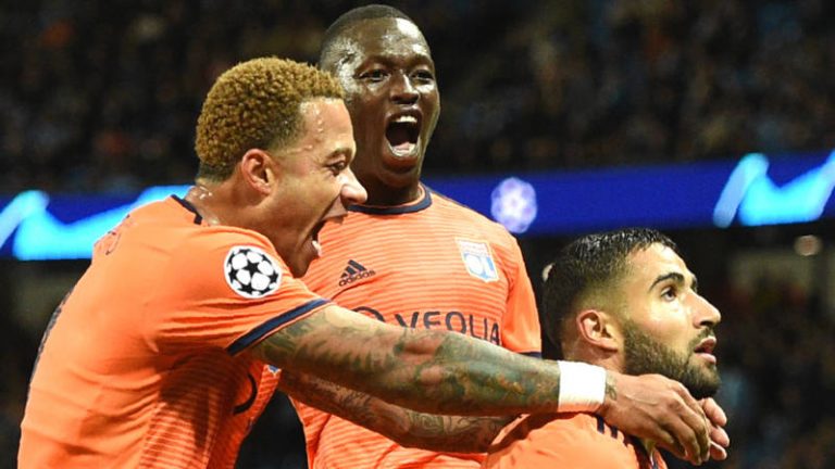 Depay stunt met zege bij Manchester City