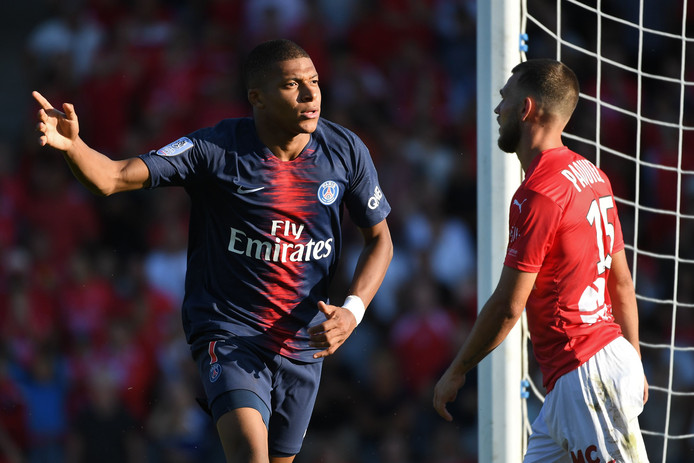 Mbappé eist hoofdrol op, PSG met moeite voorbij promovendus
