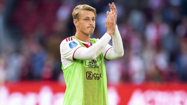 Ajax verlengt contract spits Sierhuis tot medio 2021