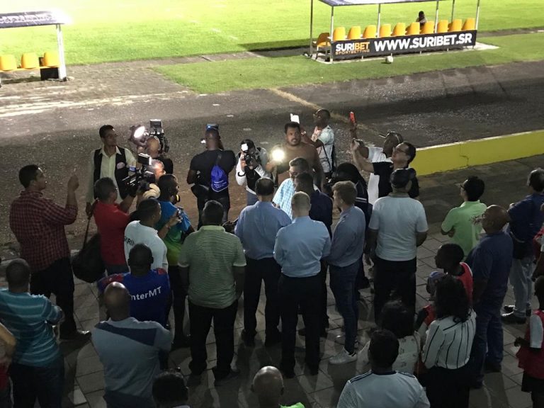 Officieele in gebruikname nieuwe verlichting Andre kamperveen stadion een feit
