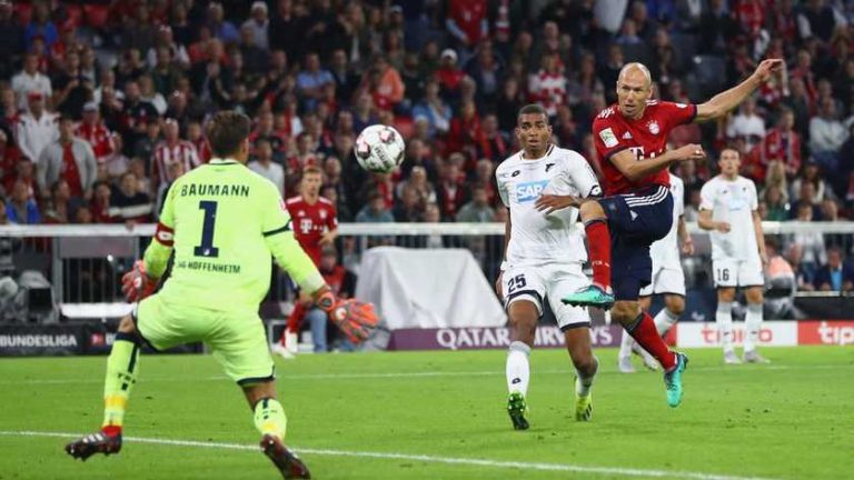 Robben: ’Er zit een hoop talent bij Ajax’