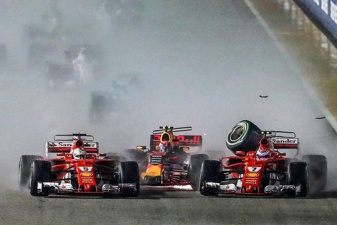 Max in Singapore: de veelbesproken ‘NO’ en de Ferrari-sandwich