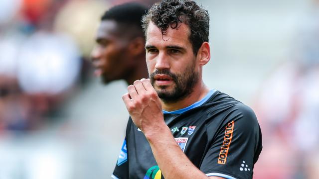 PEC-verdediger Marcellis (30) zet door knieblessure punt achter loopbaan
