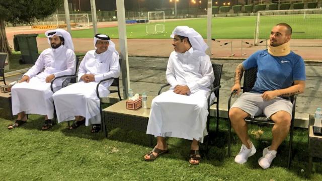 Sneijder houdt lichte nekblessure over aan auto-ongeluk in Qatar