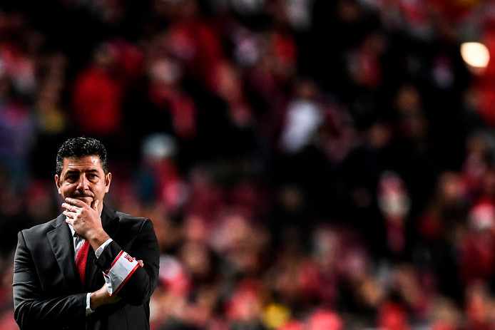 Benfica op zoek naar nieuwe coach na ontslag Rui Vitória