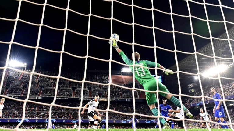 Champions League-groep Ajax ligt nog open na remise Chelsea en Valencia