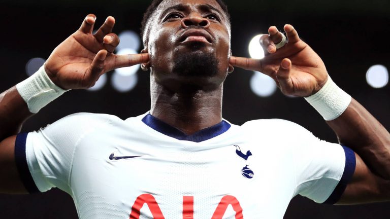 Mourinho buigt achterstand om met Spurs, Lewandowski-show in Belgrado
